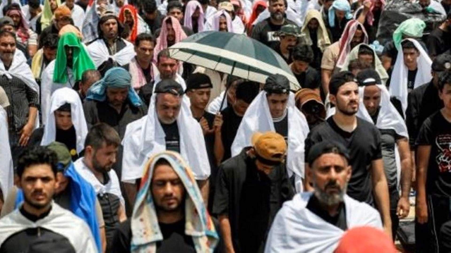 الآلاف من مناصري الصدر يقيمون صلاة الجمعة في بغداد وسط تواصل النزاع السياسي