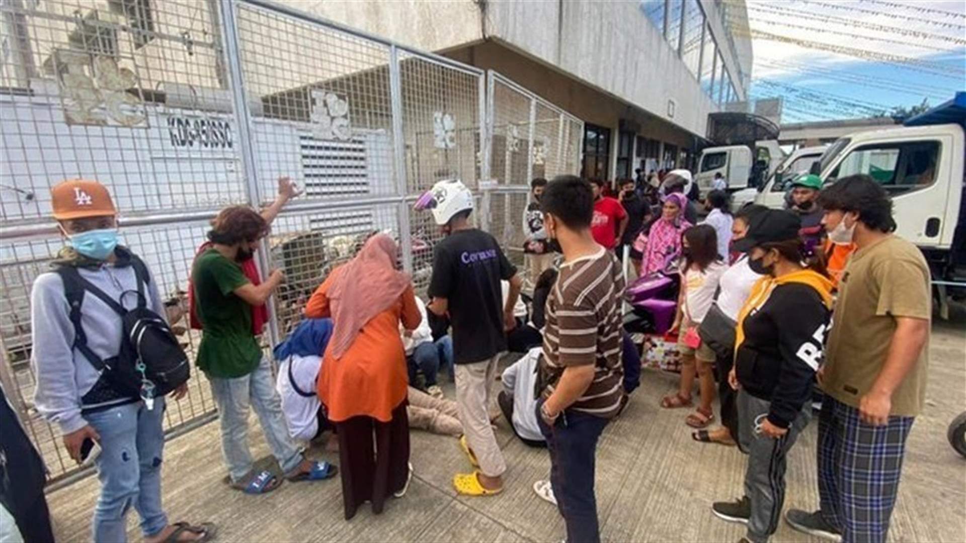 Dozens injured in crush for school cash handouts in Philippines