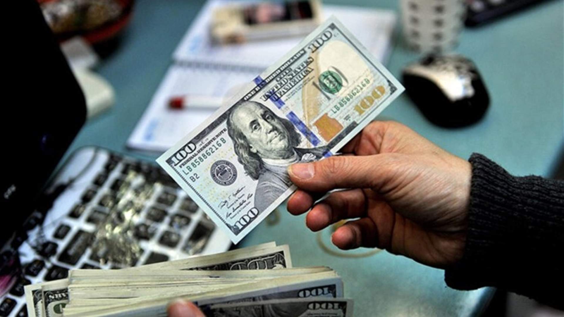 مصادر إقتصادية لـ"الجمهورية": الهروب من زيادة سعر الدولار الجمركي ستكون له إنعكاسات وخيمة