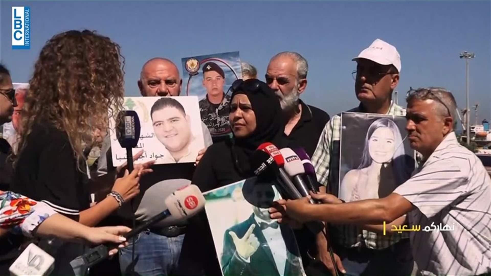 تجمّع لأهالي ضحايا انفجار المرفأ للمطالبة بإطفاء حريق الإهراءات