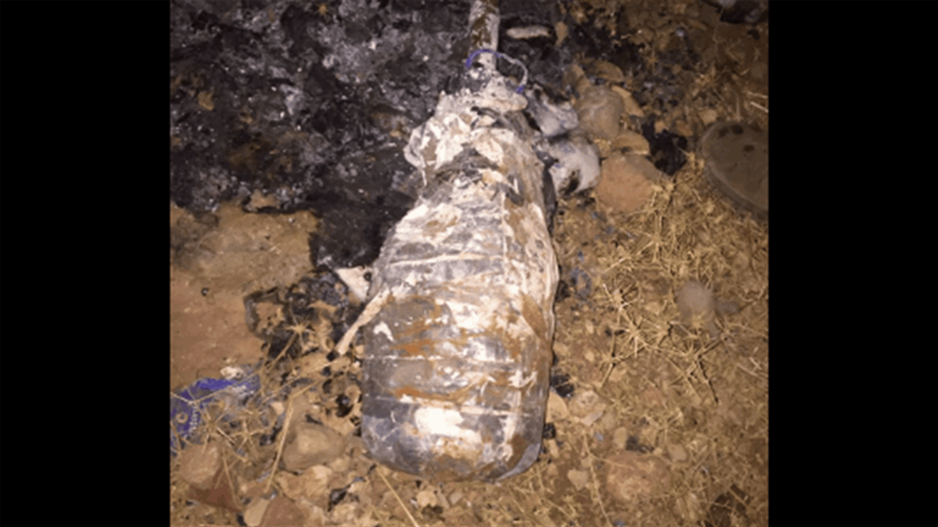 العثور على قنابل يدوية وقذيفة صاروخية داخل غالون عليه آثار حريق عند أطراف سهل إيعات