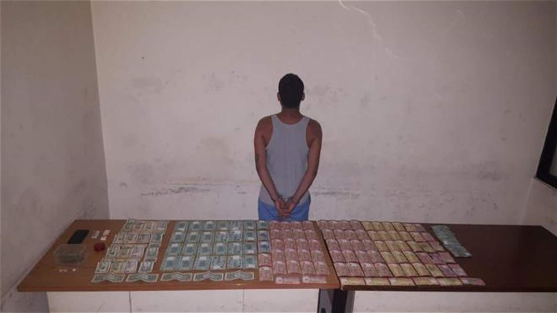 بكمين محكم... شعبة المعلومات توقف شخصاً ينتمي الى شبكة ترويج مخدّرات وتضبط بحوزته كمية من المواد