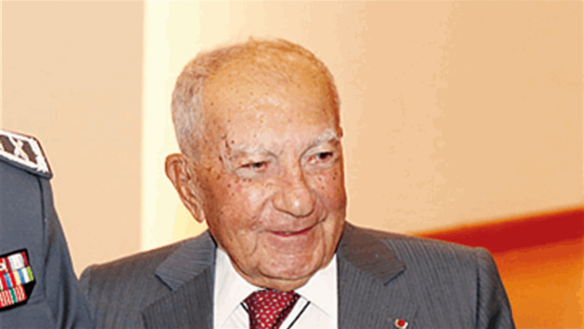 الموت يغيب اللواء الركن أحمد الحاج...