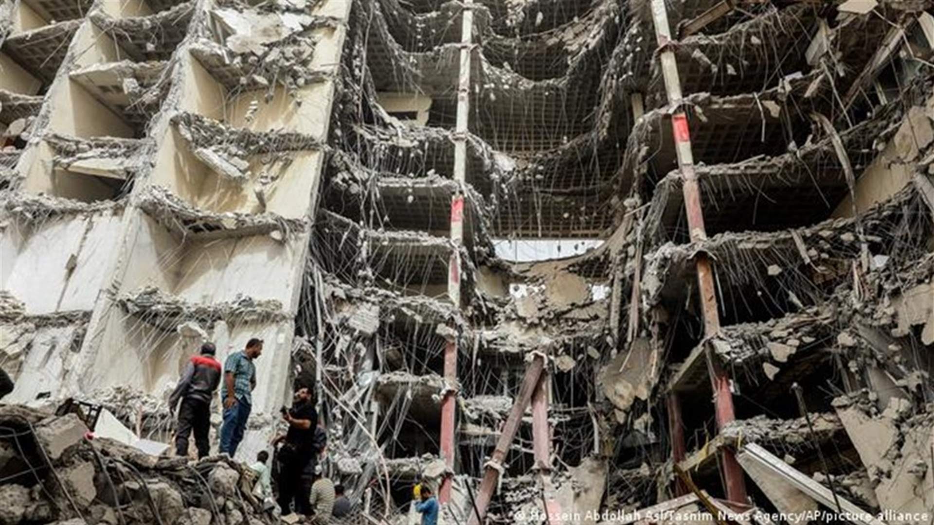 الحكم بسجن 21 شخصا في قضية انهيار مبنى في جنوب إيران