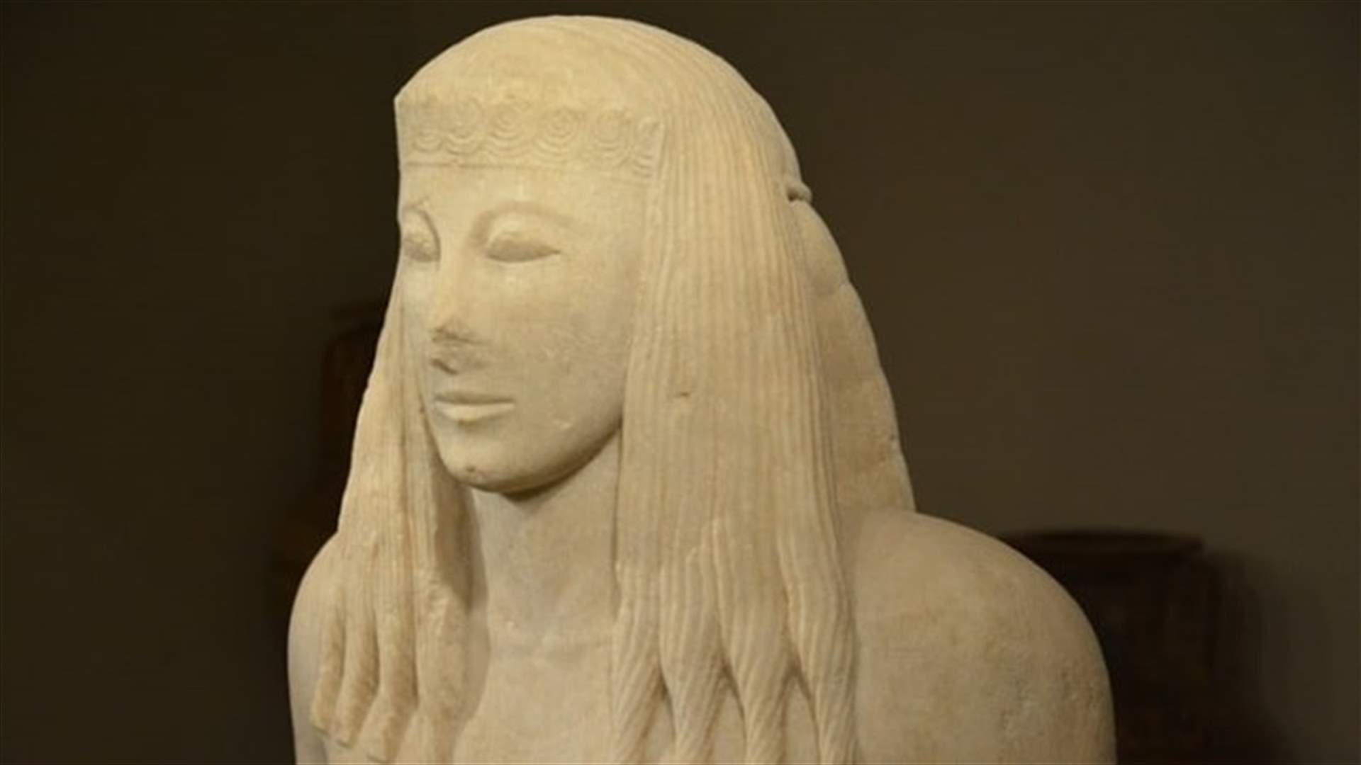يعود إلى 2700 عام... عرض تمثال &quot;فتاة ثيرا&quot; النادر في جزيرة سانتوريني