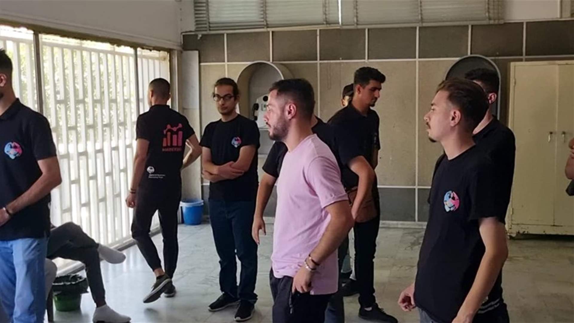 محتجون اقتحموا مكاتب اوجيرو في صيدا