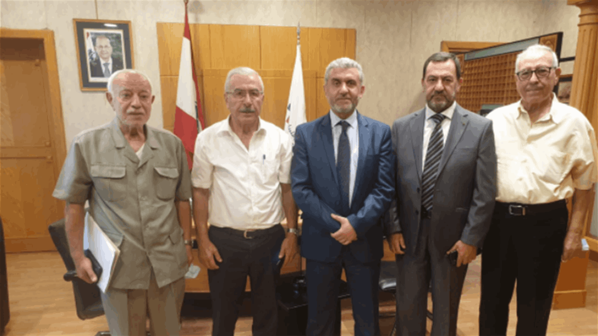 وزير العمل تسلم من وفد من المجلس التنسيقي لمتقاعدي القطاع العام مذكرة بمطالبهم
