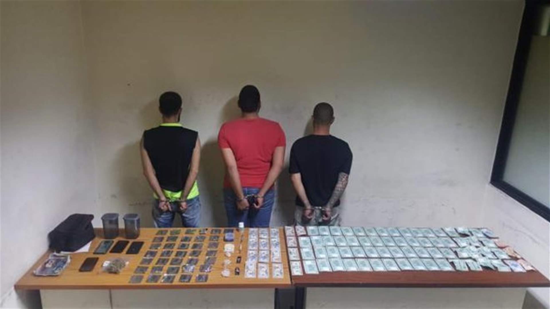 أفراد شبكة تجارة وترويج مخدّرات بقبضة شعبة المعلومات