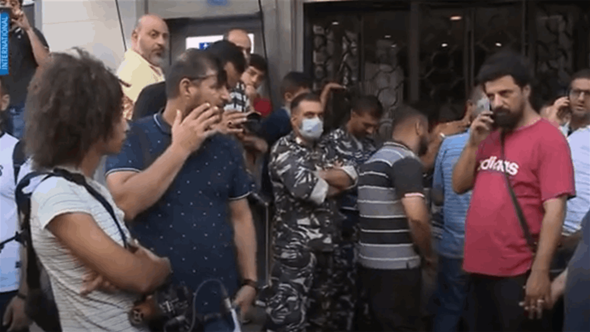 المودع سوبرة لا يزال داخل المصرف..والمفاوضات لم تفضِ الى حلّ
