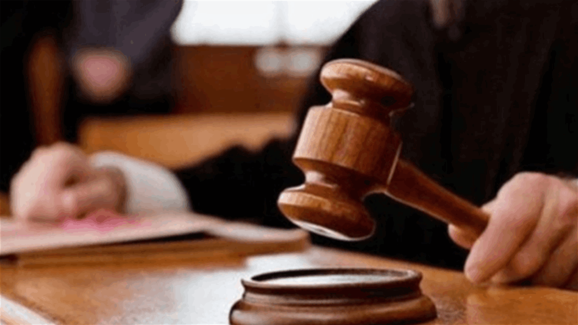 القاضي عويدات أصدر استنابة قضائية بملاحقة الاعمال الجرمية المرتكبة داخل فروع عدة مصارف في لبنان