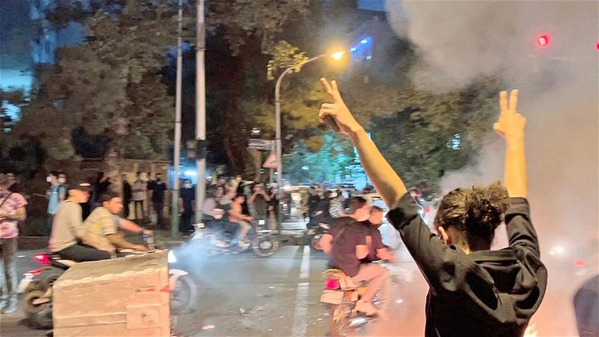 باريس تدين "القمع العنيف" للتظاهرات في إيران