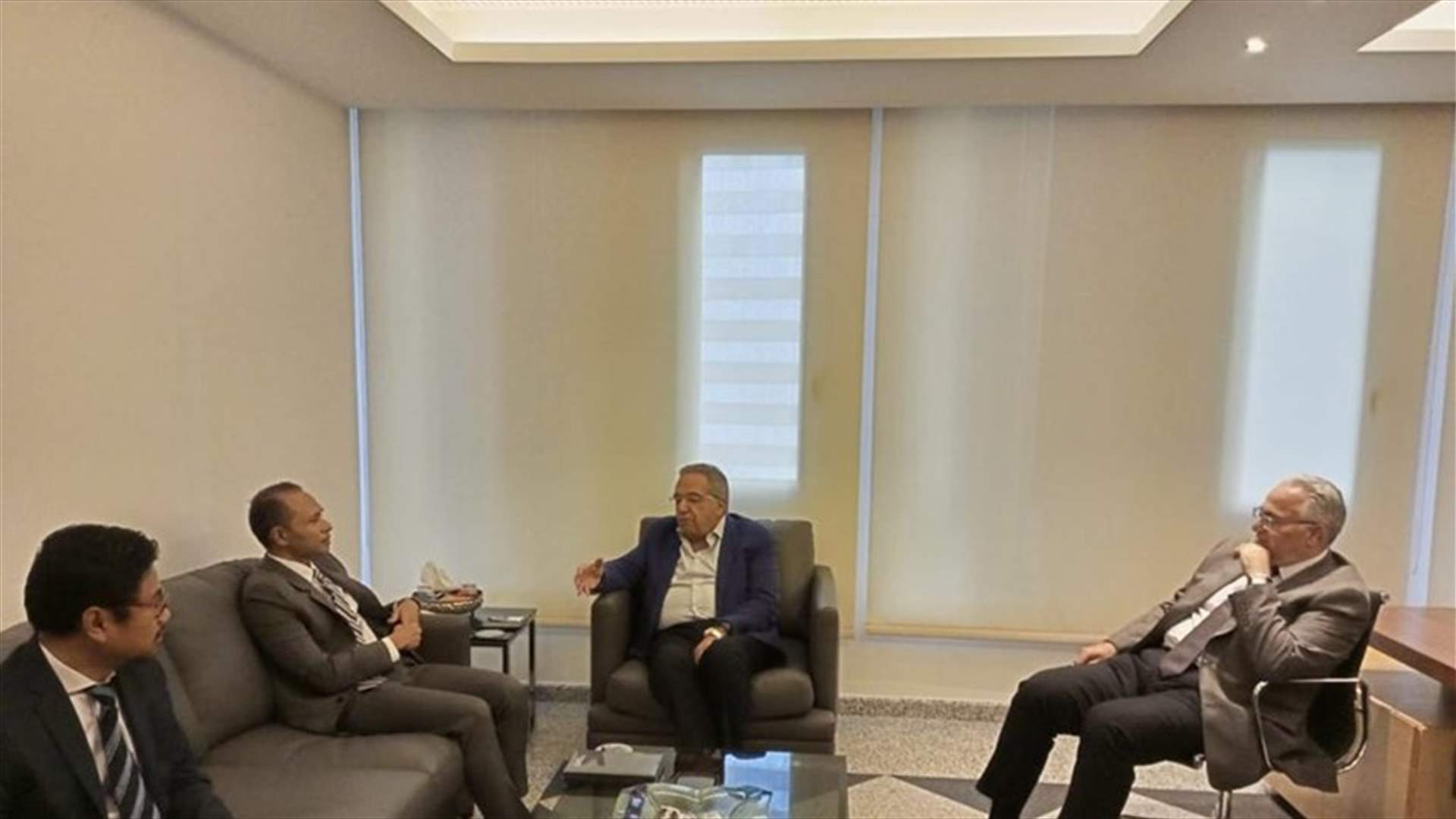 الزعني يبحث مع سفير ماليزيا في تعزيز التعاون في المجال الصناعي