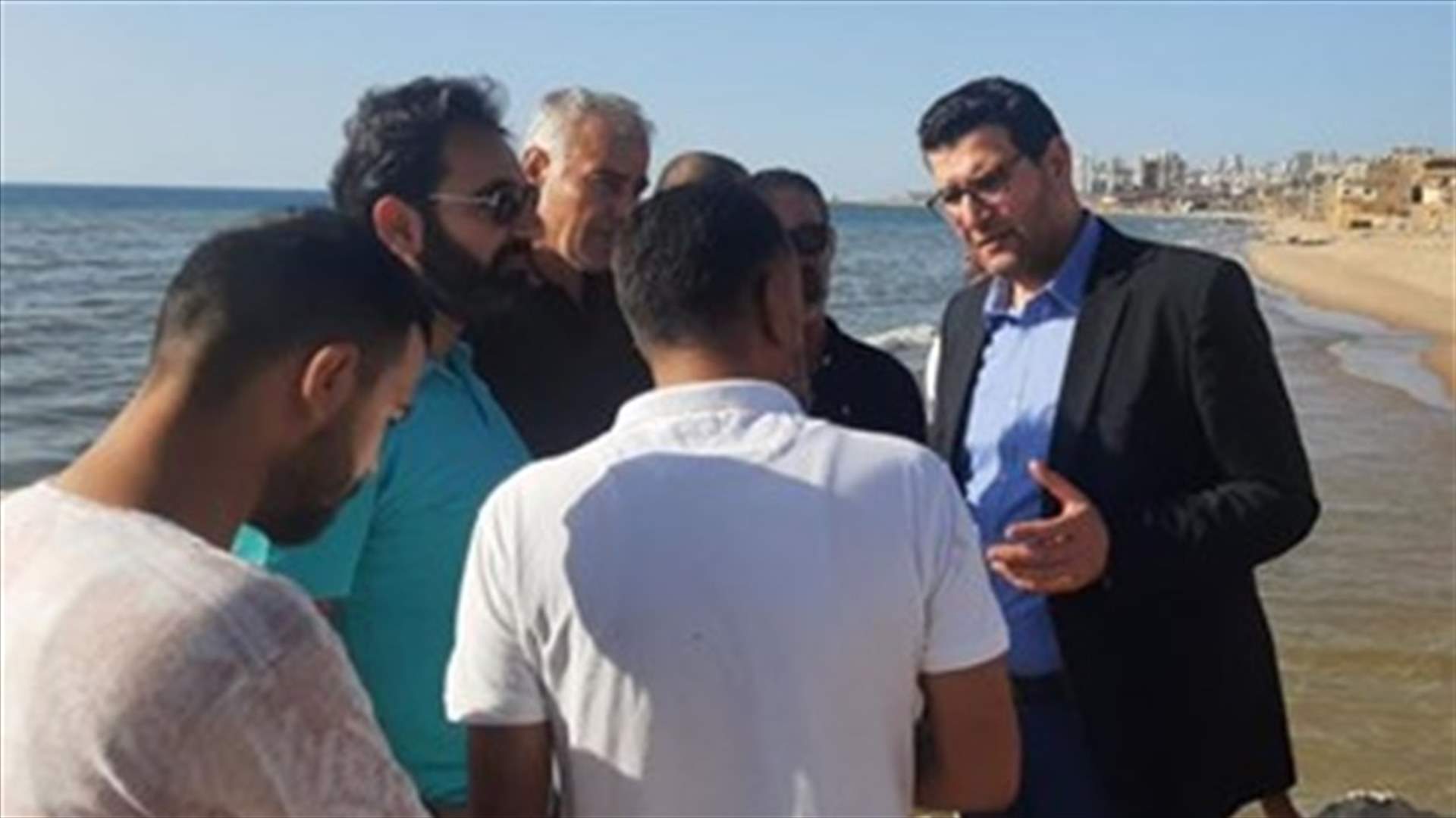 وزير الزراعة عاين كارثة نفوق كميات من الاسماك على شواطئ الأوزاعي: لمنع اي مخالف من ممارسة صيد الأسماك