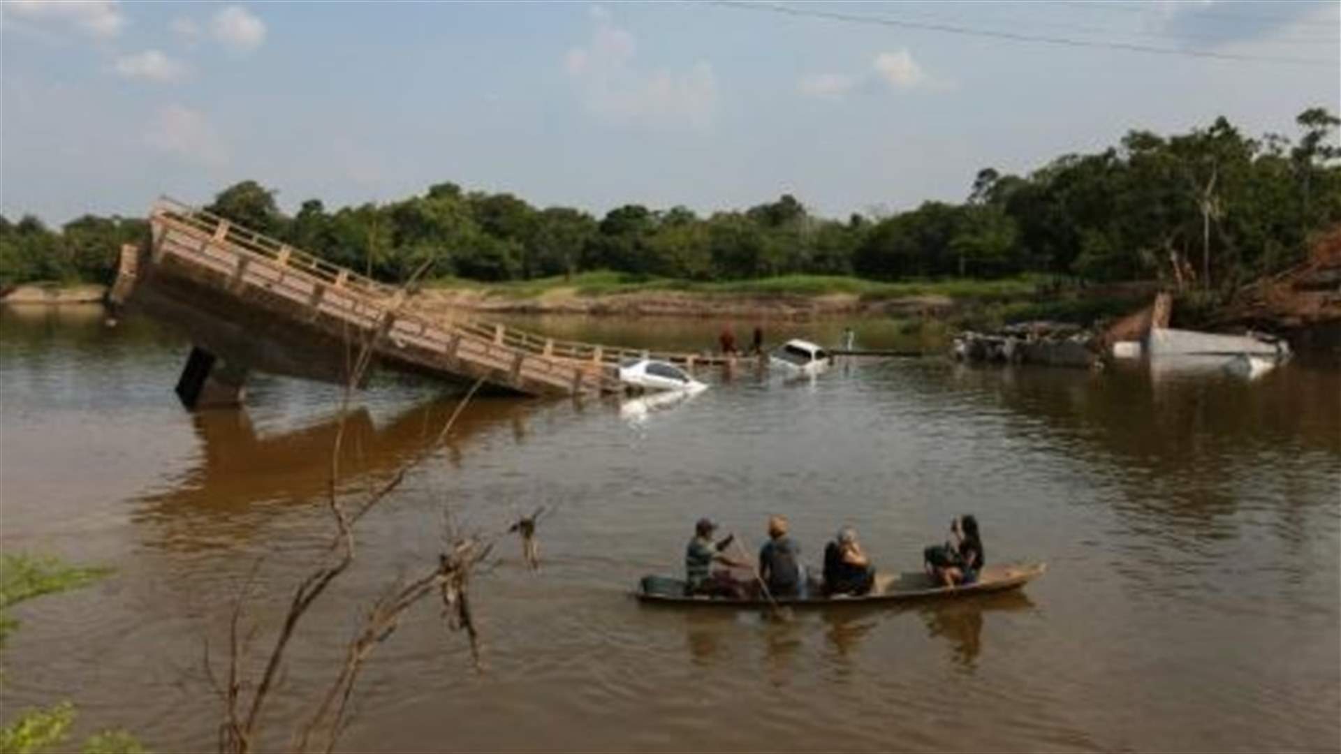 Bridge collapses in Brazilian Amazon, 3 killed and up to 15 missing