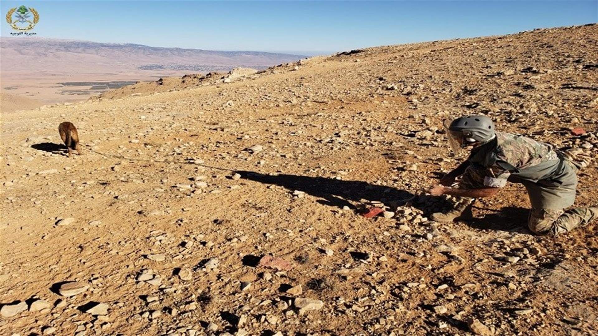 الجيش يتابع أعمال إزالة الألغام والذخائر غير المنفجرة في جرود عرسال ورأس بعلبك