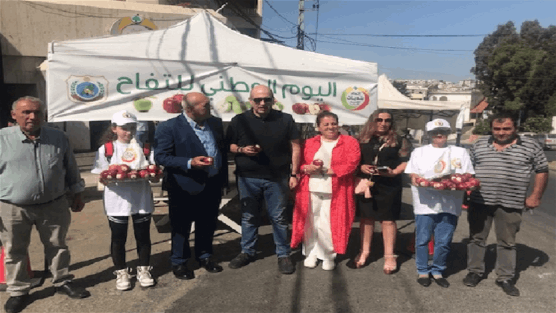 المدير العام للزراعة زار مركز اتحاد بلديات زغرتا للبحث في موضوع التفاح