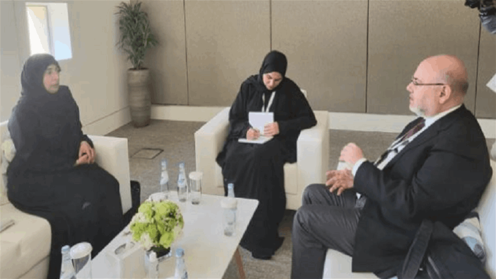 الأبيض شارك في المؤتمر العالمي للابتكار في الرعاية الصحية في الدوحة والتقى نظيرته القطرية