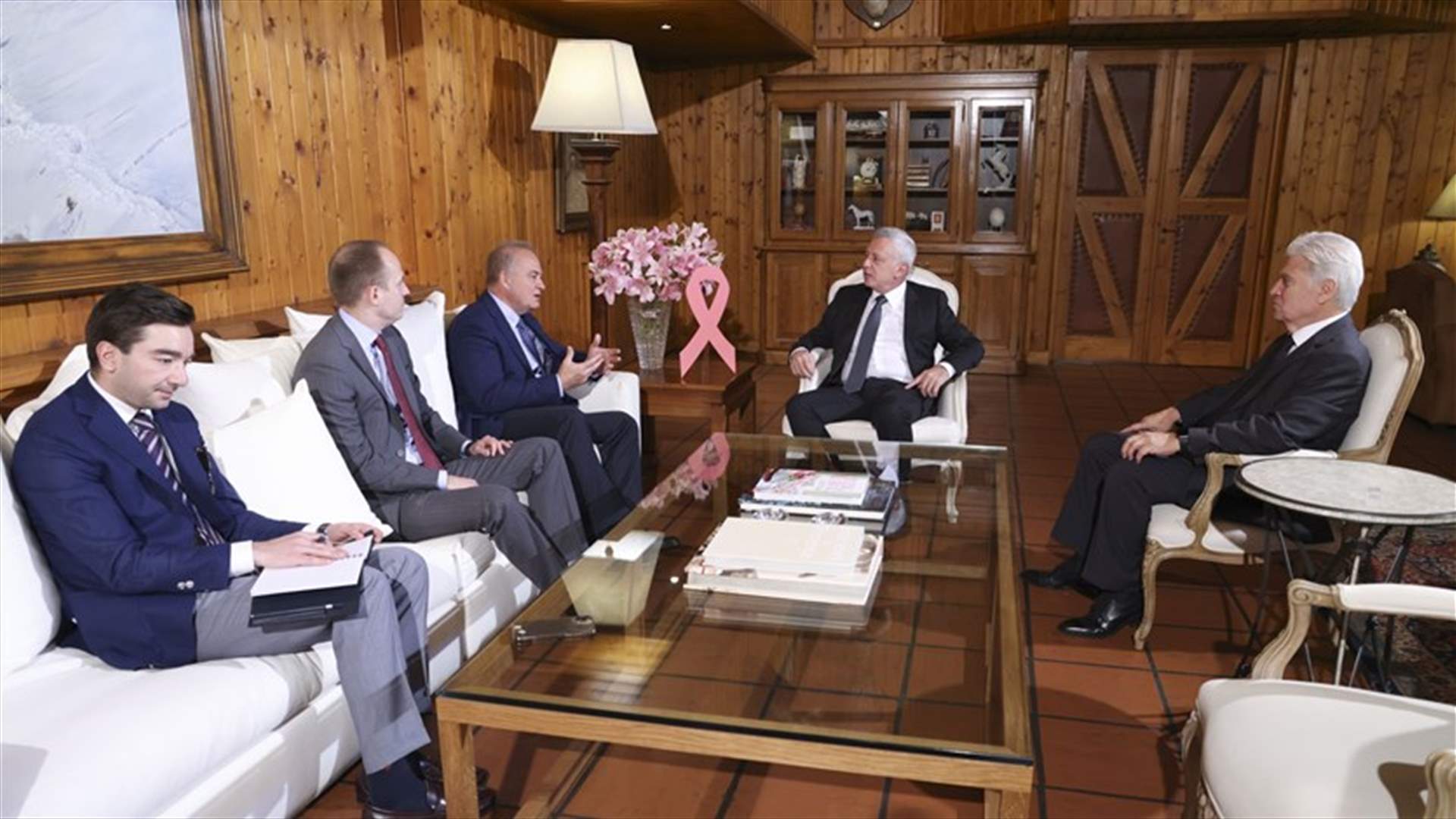 فرنجيه يبحث مع السفير الروسي لدى لبنان في التطورات المحلية والاقليمية والدولية