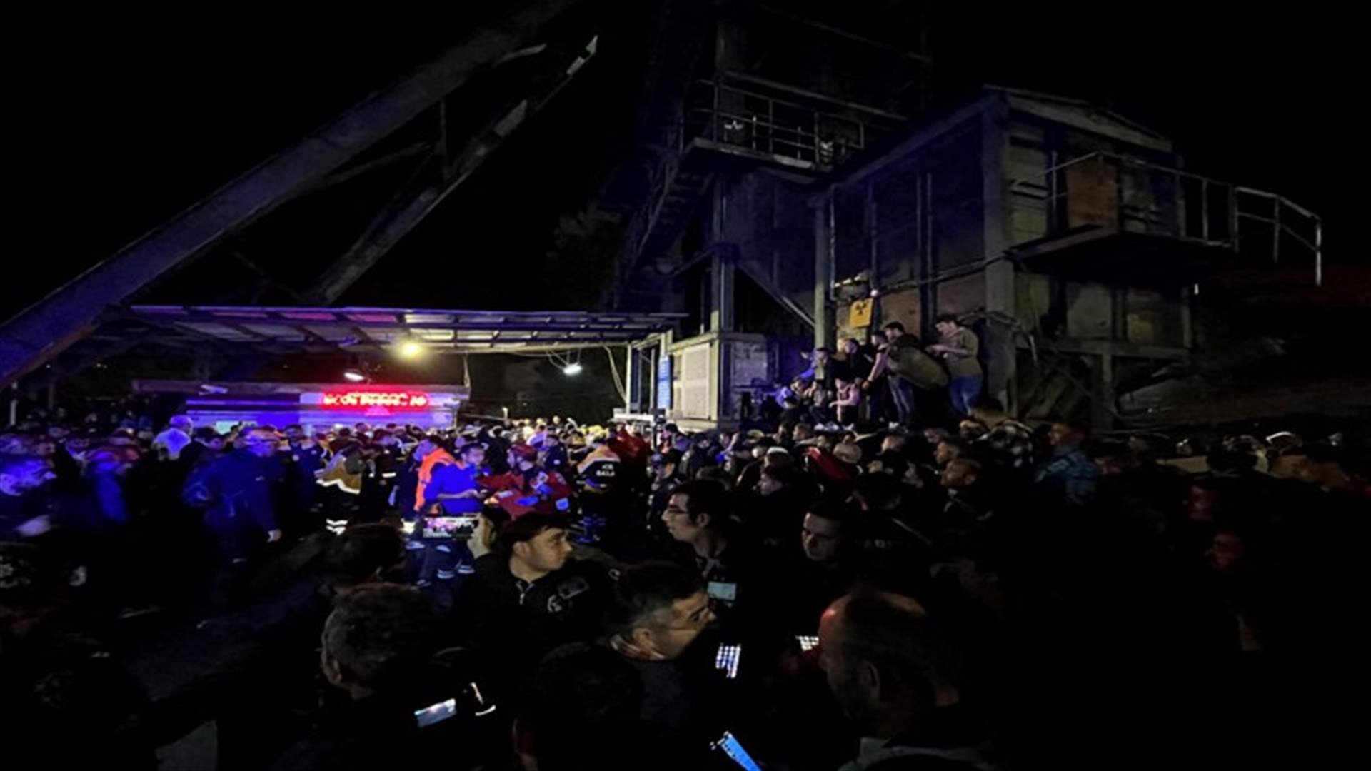 15 شخصًا ما زالوا عالقين في منجم الفحم في تركيا