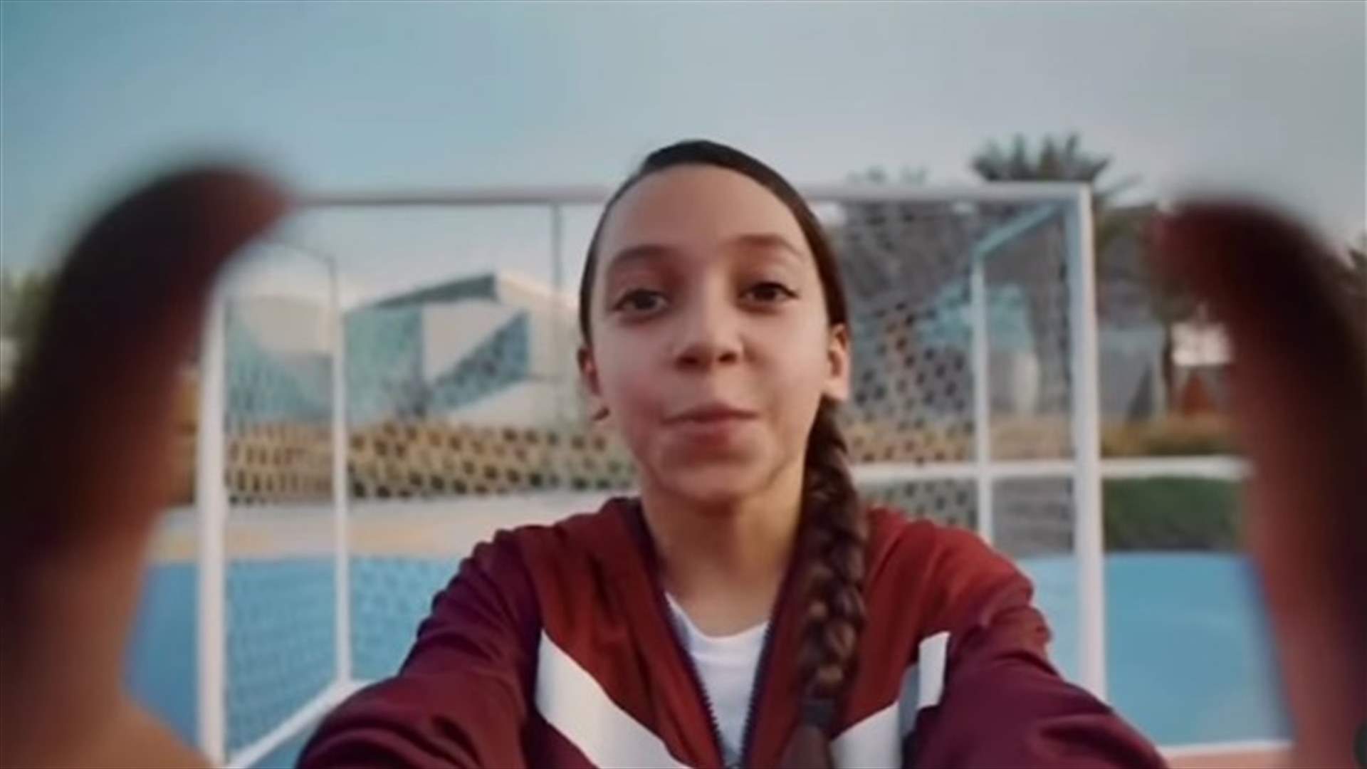 طفلة سوريّة نجمة إعلان كأس العالم لكرة القدم.. وما علاقة سلاف فواخرجي؟