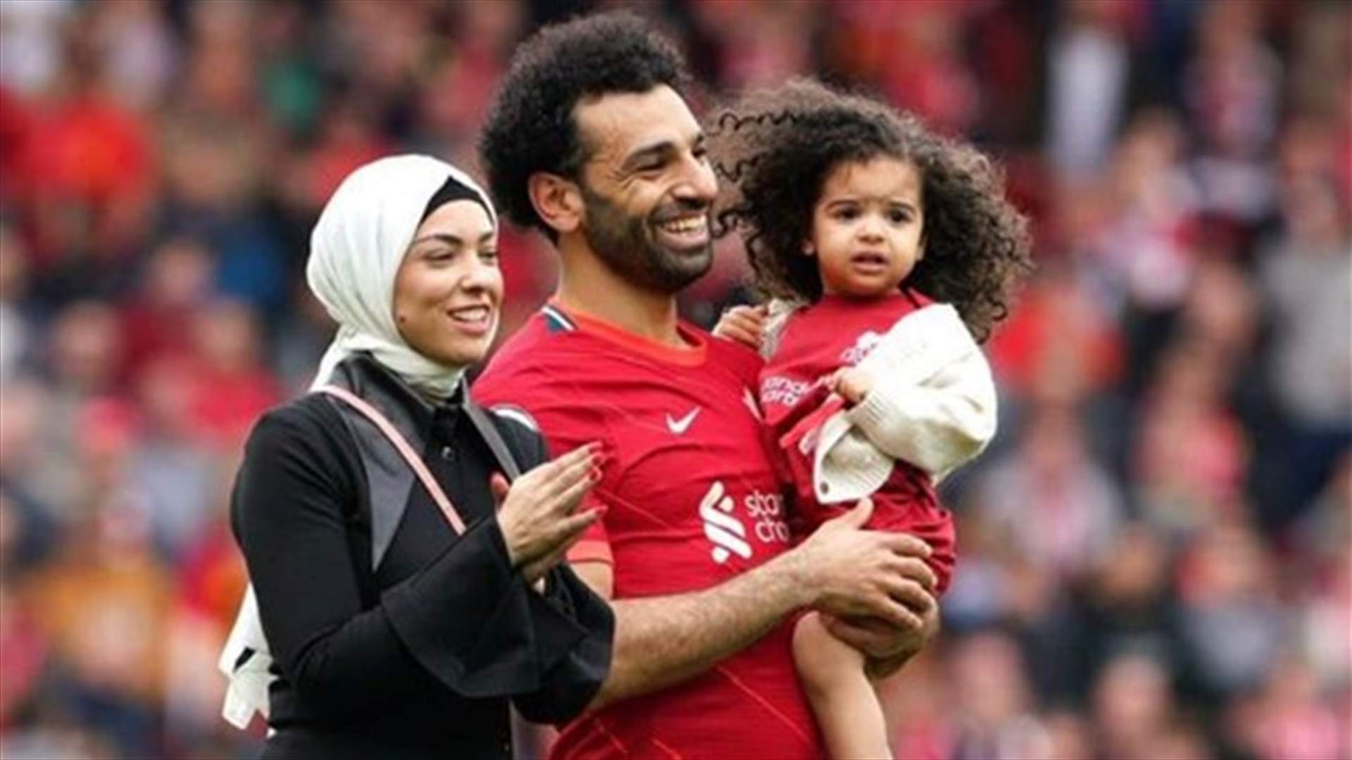 صورة متداولة لزوجة محمد صلاح إلى جانب زوجات وحبيبات لاعبي فريق ليفربول