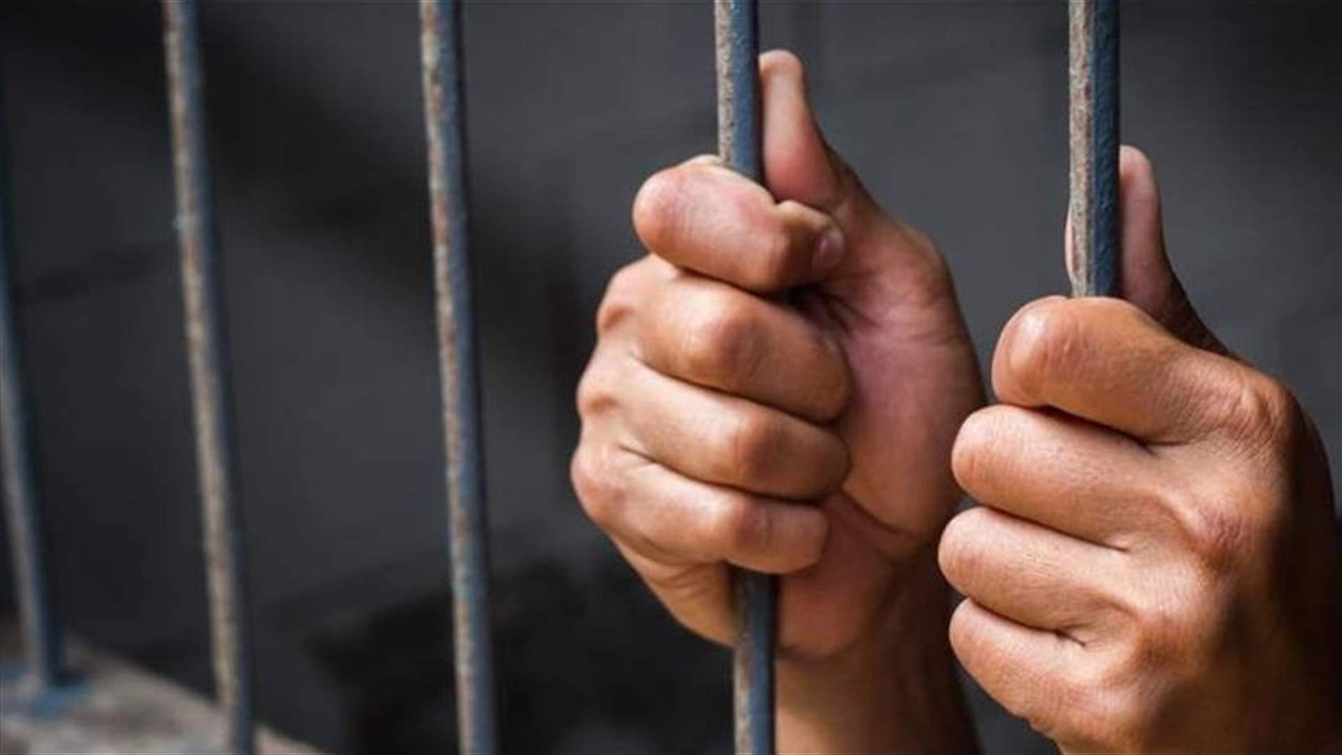 فرار ٩ موقوفين...