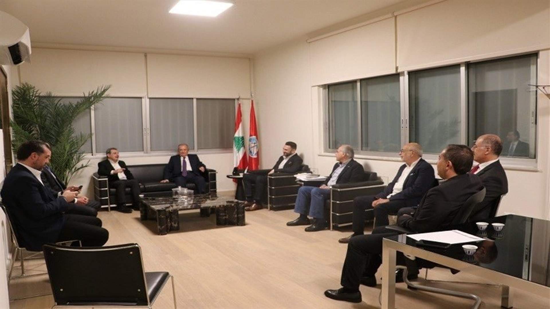 كتلة "اللقاء الديمقراطي" وقعت اقتراح قانون لحماية العائدات المرتقبة من الثروات النفطية والغازية والطبيعية