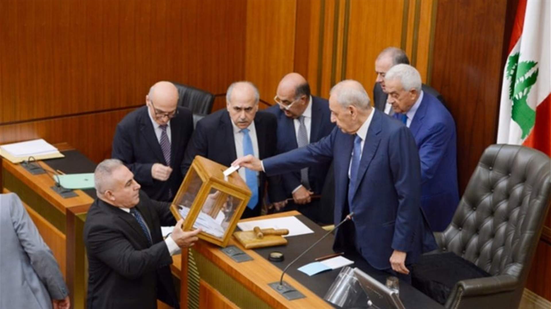 رئيس الجمهورية سيوقع مرسوم قبول الإستقالة وإتفاق وزرائه على مقاطعة تصريف الأعمال (الأخبار)