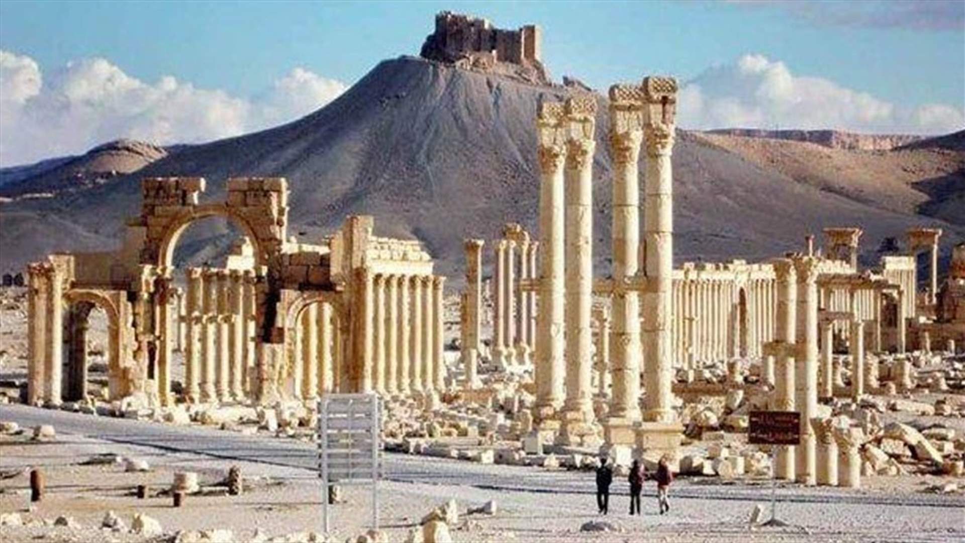 دمشق تعلن العثور على مقبرة جماعية قرب مسرح مدينة تدمر الأثرية
