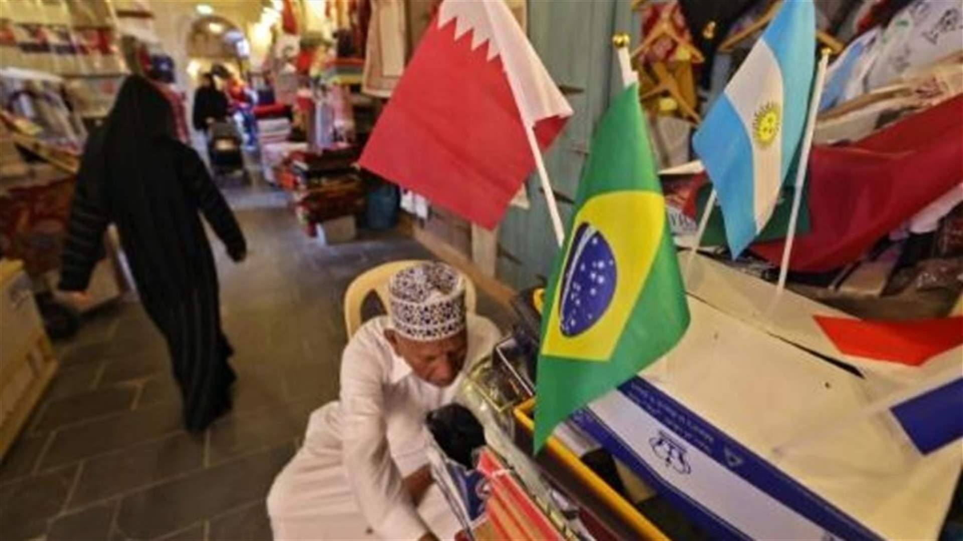 قمصان رياضية وهجن وتذكارات... سكان قطر يترقبون ازدهار أعمالهم خلال المونديال