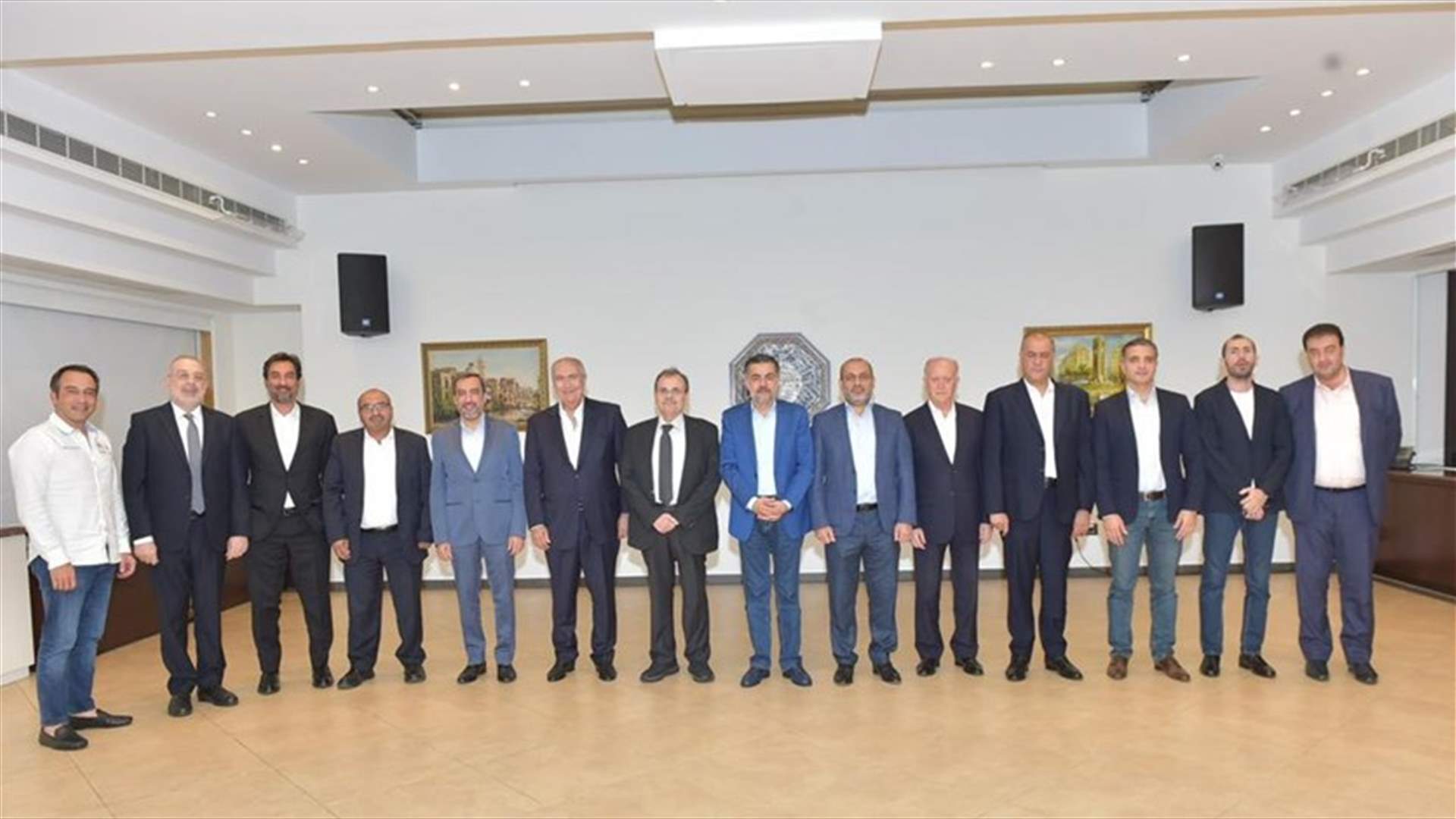 لقاء جمع نوابا في دارة مخزومي: للتمسك في الطائف وسيادة لبنان واستقلاله