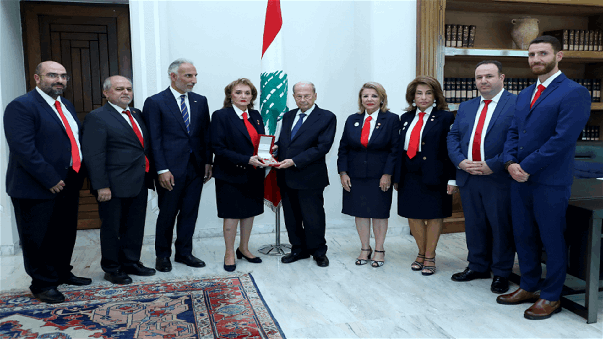 رئيس الجمهورية كرم الصليب الأحمر واستقبل نصار