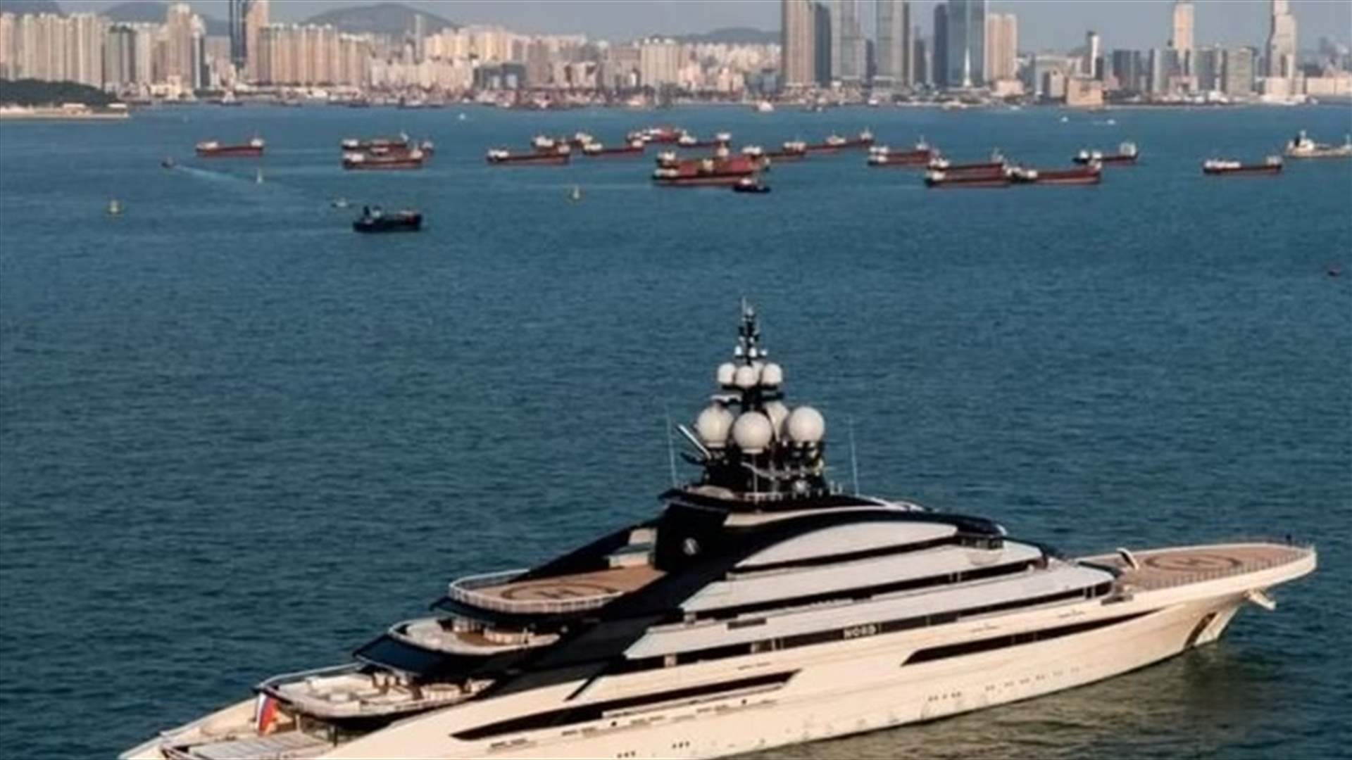 المعارضة في جنوب إفريقيا تحذر الحكومة من السماح برسو يخت مرتبط بأحد المقربين من بوتين