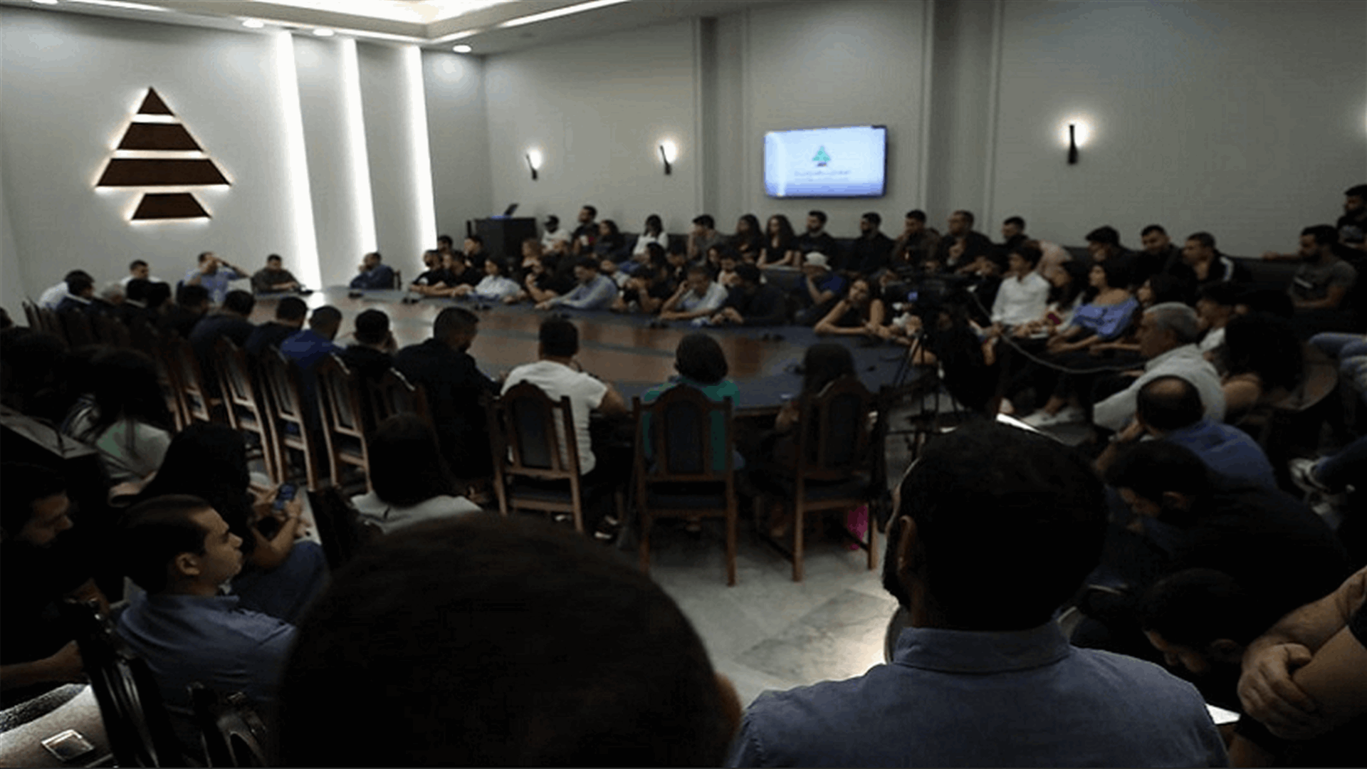 الجميّل في حفل التسلم والتسليم في مصلحة الشباب والطلاب: نرفض العيش مواطنين درجة ثانية في ظل السلاح ونرفض تأجيل الحل