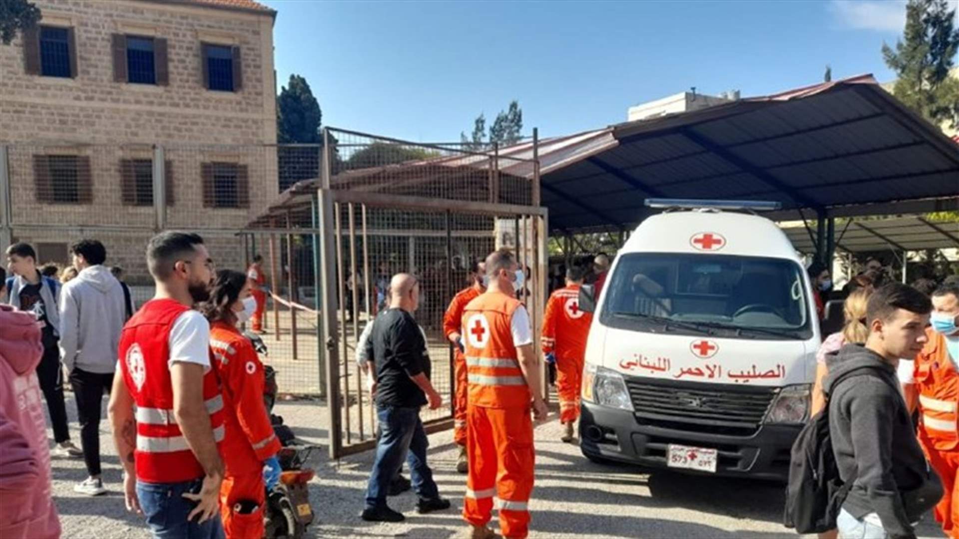 مقتل تلميذة وجرح أخرى إثر سقوط سقف في مدرسة الأميركان في طرابلس