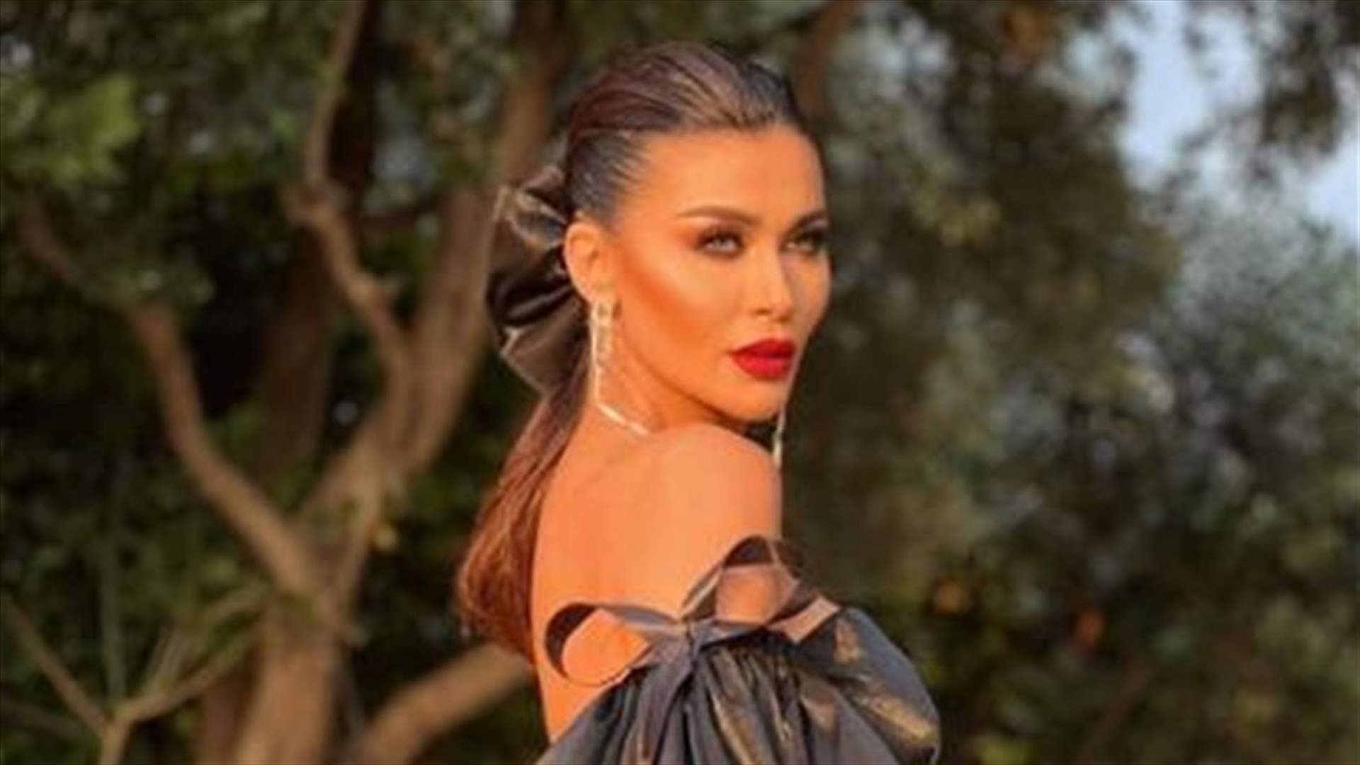 نادين الراسي تضع صورة جورج الراسي على قميصها: "انت الحب"