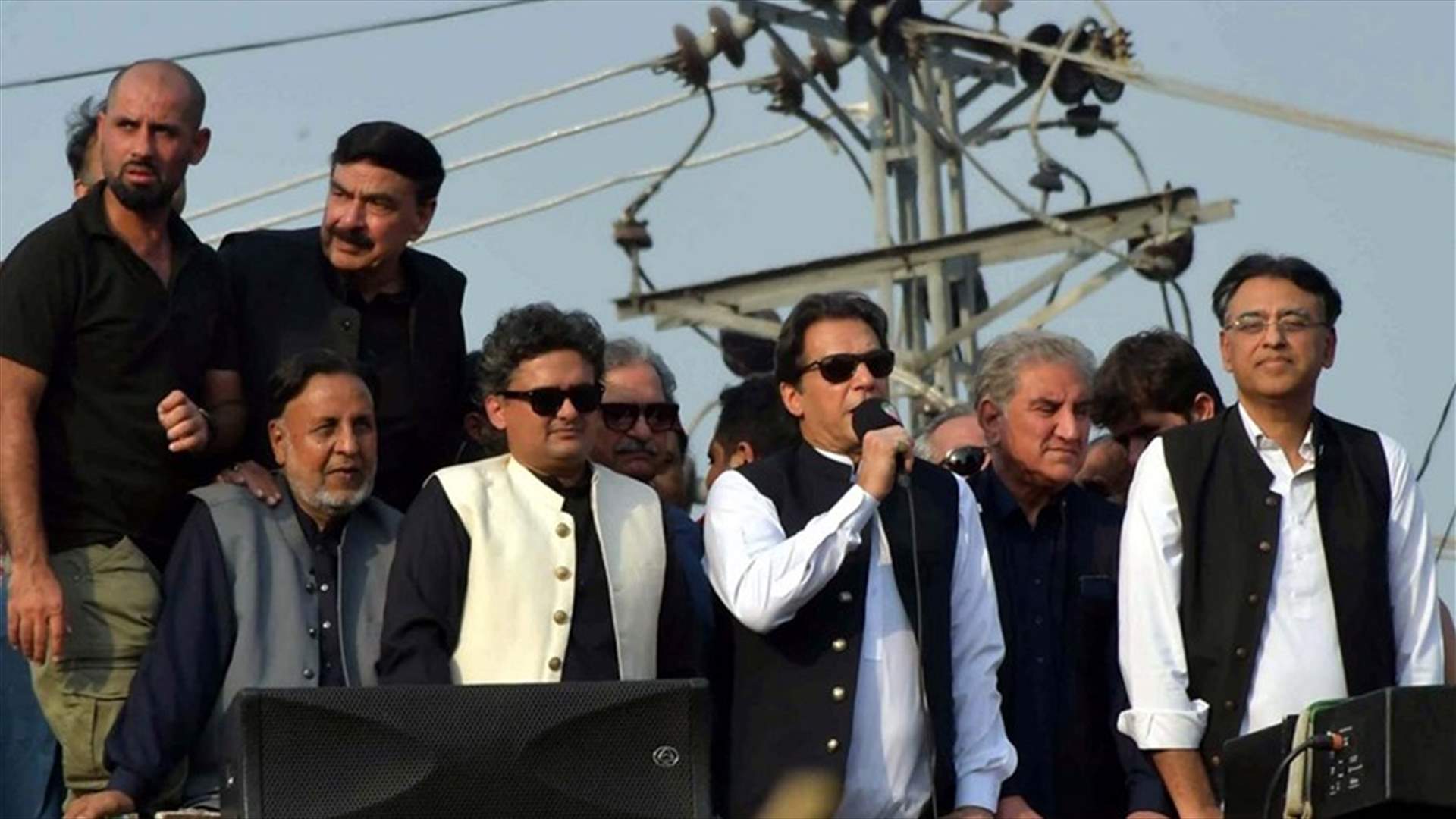 عمران خان يتهم رئيس الوزراء الباكستاني شهباز شريف بالتورط في محاولة اغتياله