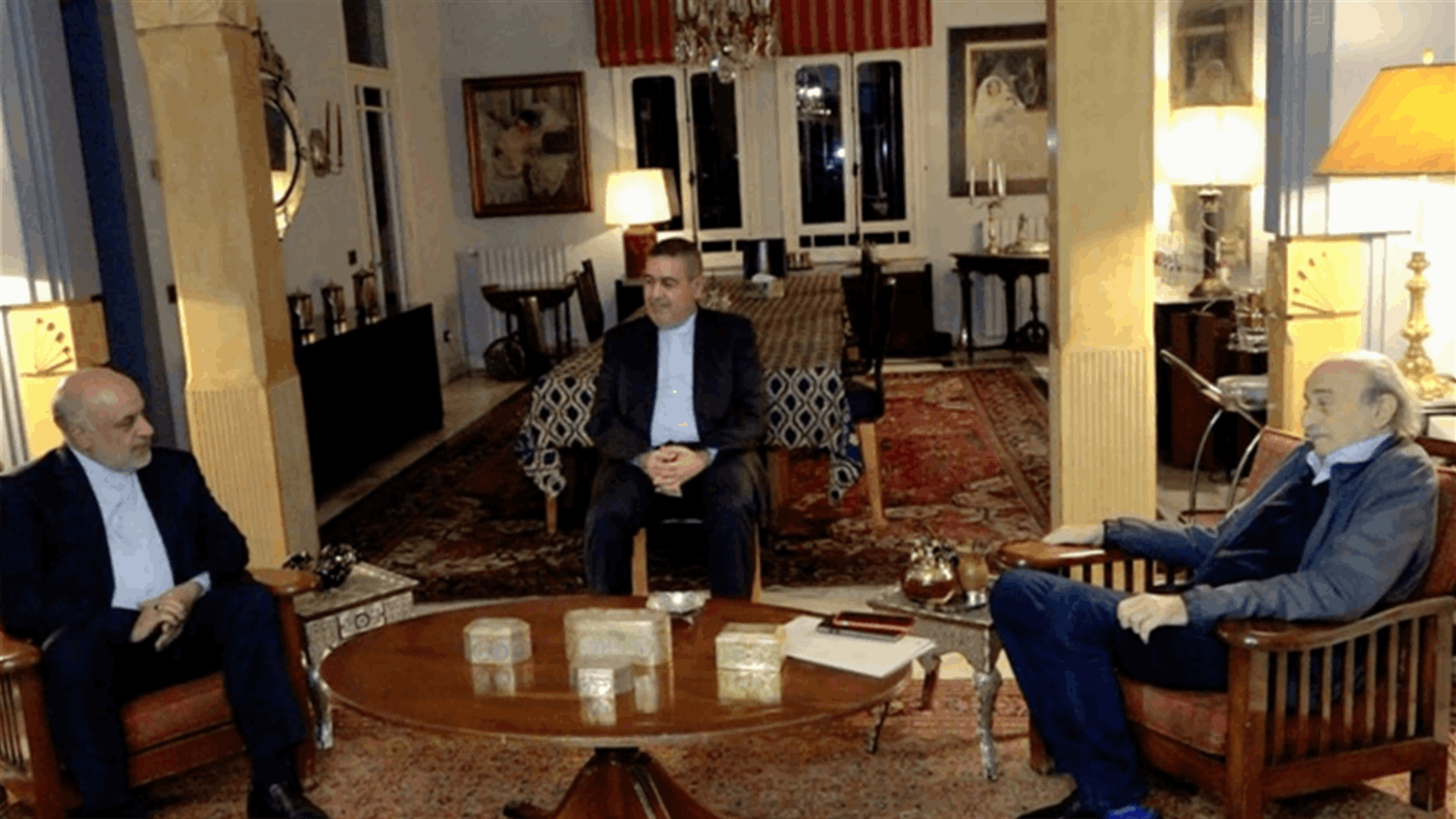 جنبلاط عرض الأوضاع العامة مع السفير الايراني