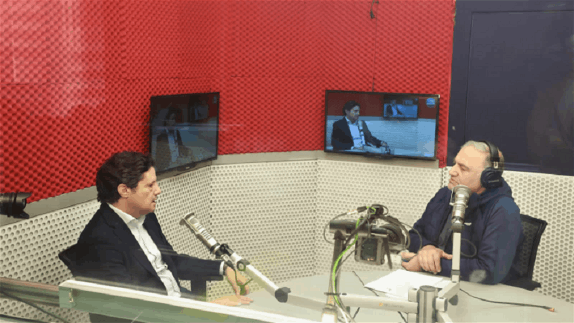 هذا ما قاله وزير الإعلام عن نقل مجريات مونديال قطر 2022...