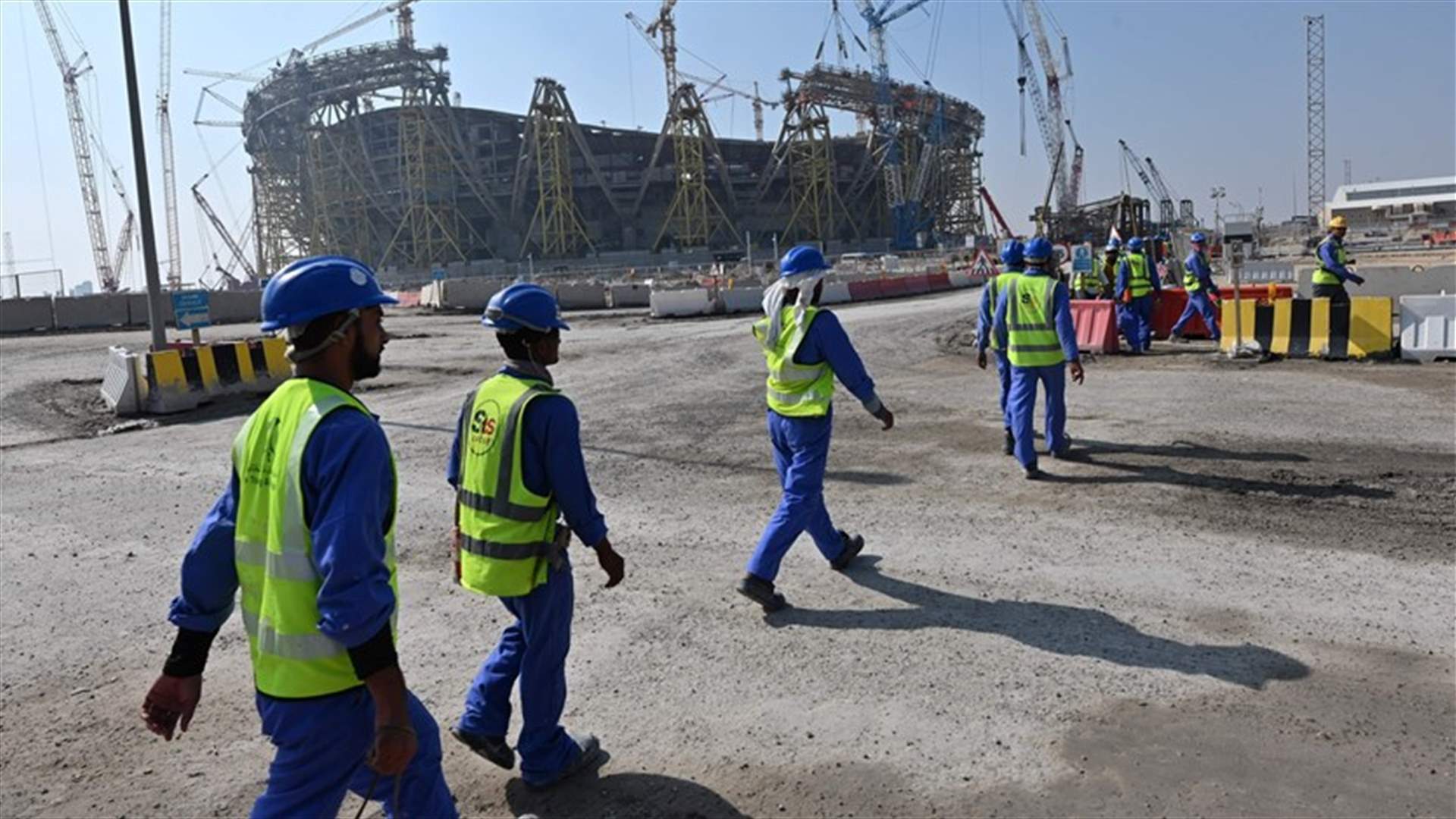 قطر تنفي الشائعات عن ظروف العمل القاسية في ورش المونديال