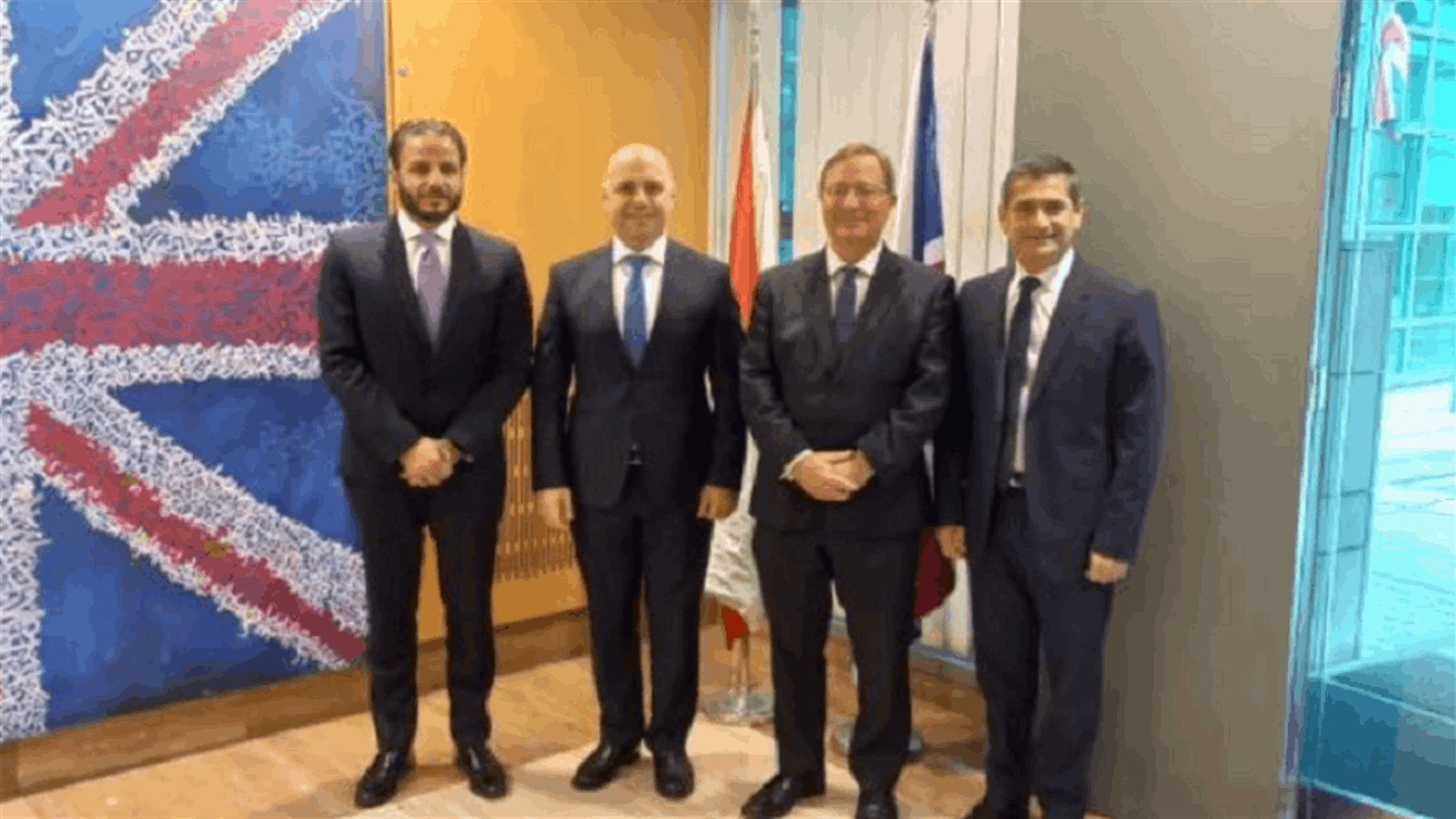 وفد من "الجمهورية القوية" عرض مع سفير بريطانيا المستجدات المتعلقة بالخطة الاقتصادية والاتفاق مع صندوق النقد