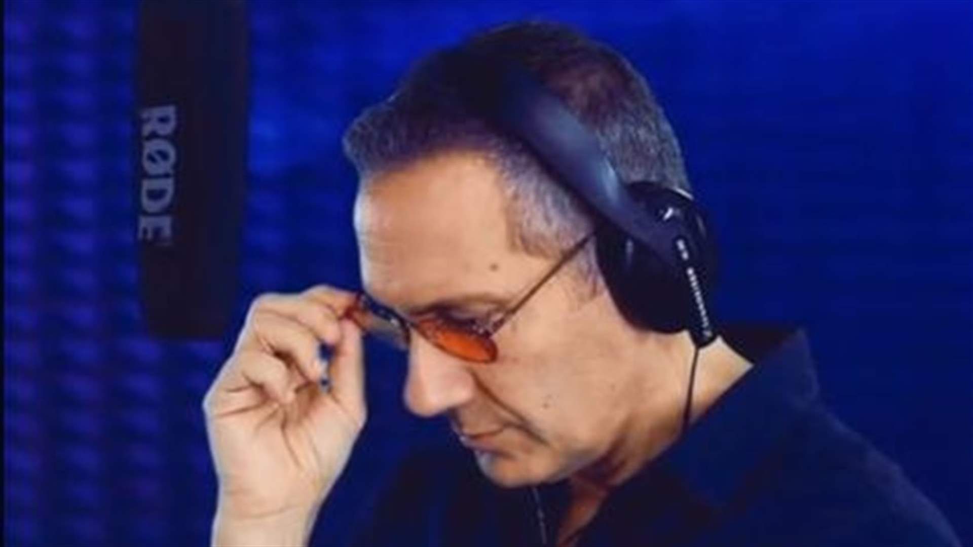 طوني أبو جودة يحصد ملايين المشاهدات... قلّد أصوات نجوم الثمانينيات بموهبته الإستثنائيّة (فيديو)