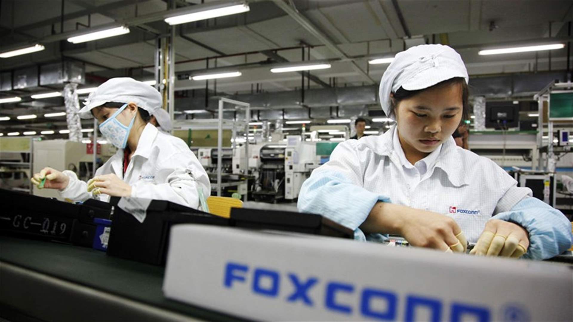 China: Protests erupt at largest iPhone factory
