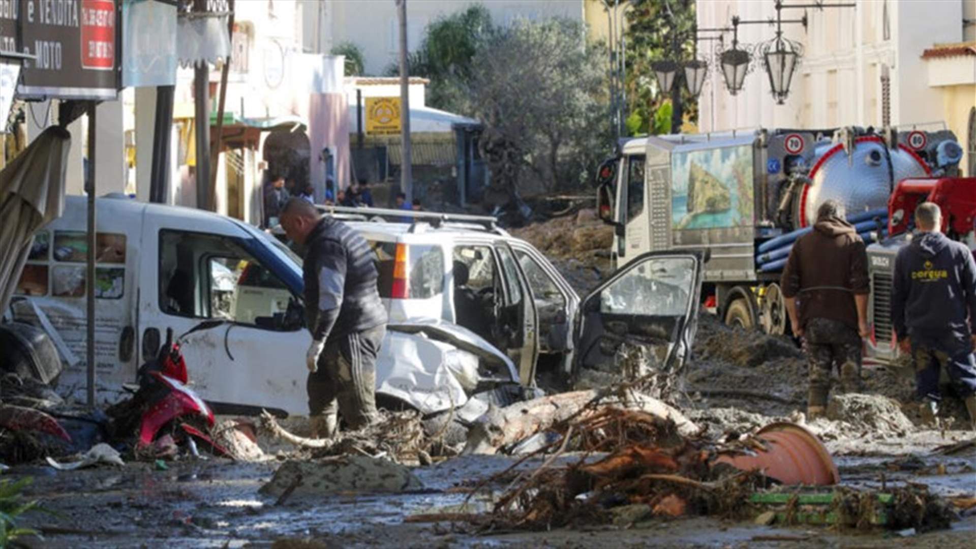 حصيلة انزلاق التربة في إيسكيا الإيطالية ترتفع الى 11 قتيلا