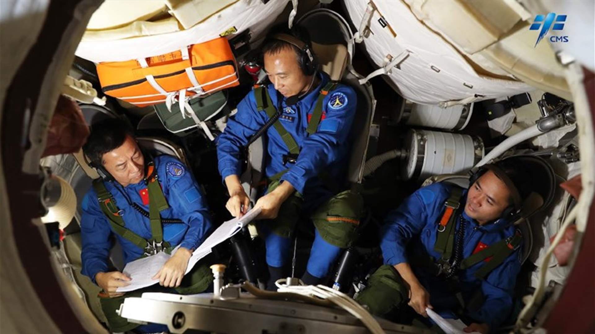 عودة ثلاثة رواد فضاء صينيين الى الأرض من محطة تيانغونغ الفضائية