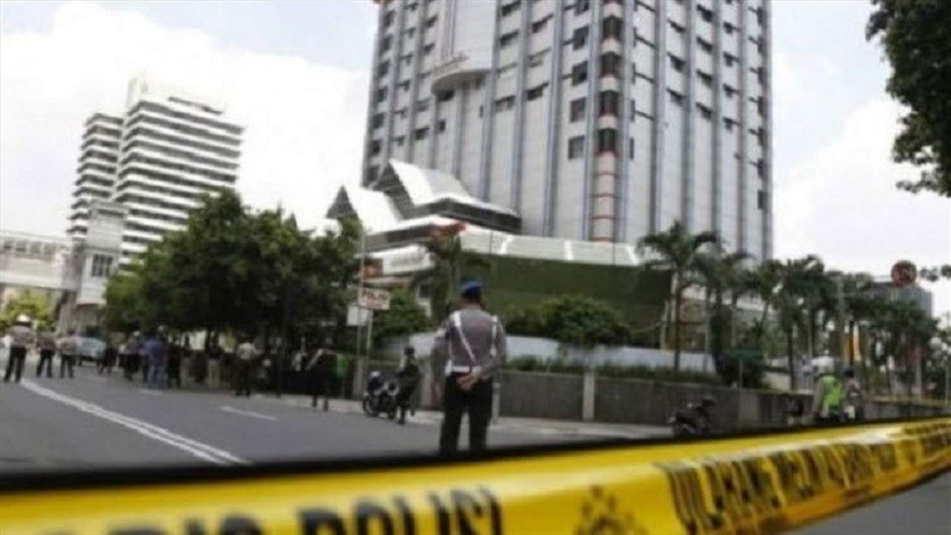 جرح ثلاثة شرطيين في هجوم انتحاري على مركز للشرطة في اندونيسيا