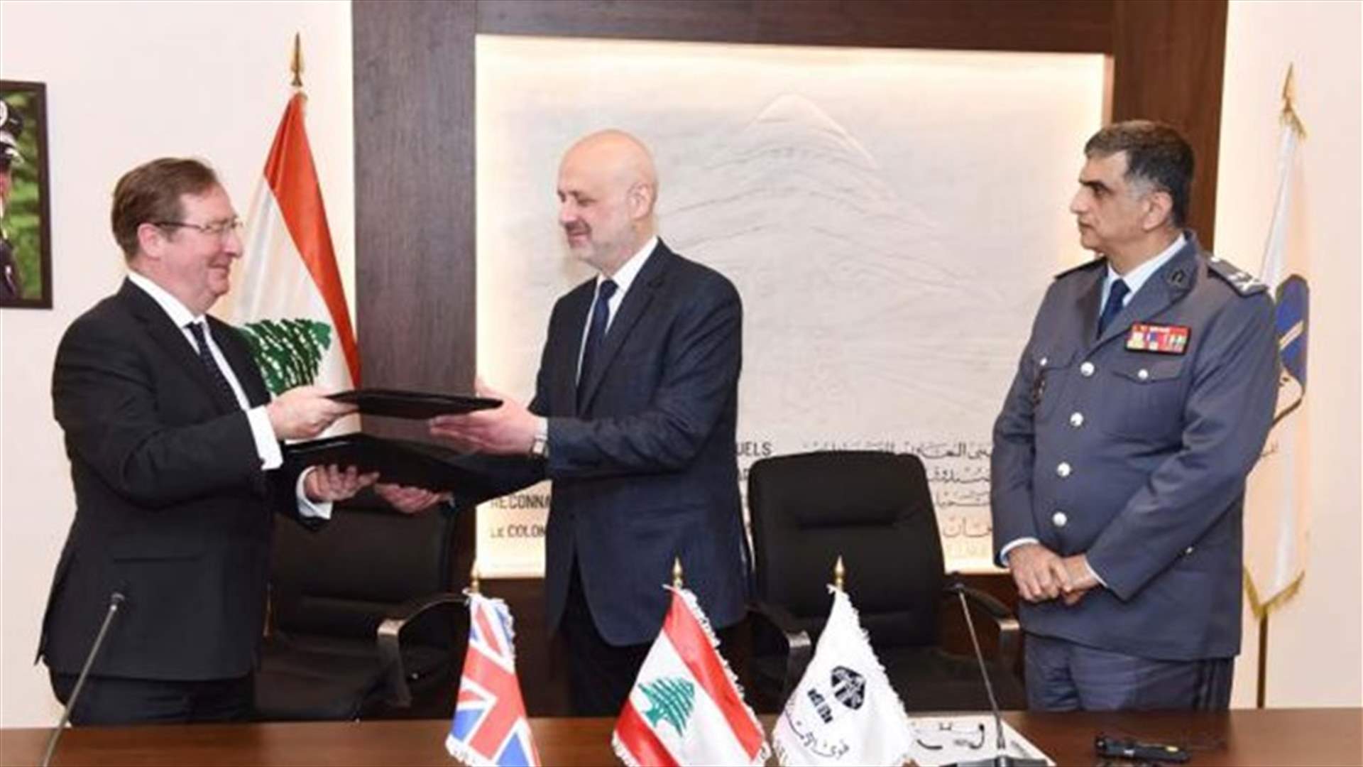 توقيع مذكرة تفاهم بين وزير الداخلية والبلديات وسفير المملكة المتحدة في لبنان لدعم مؤسسة قوى الأمن الداخلي
