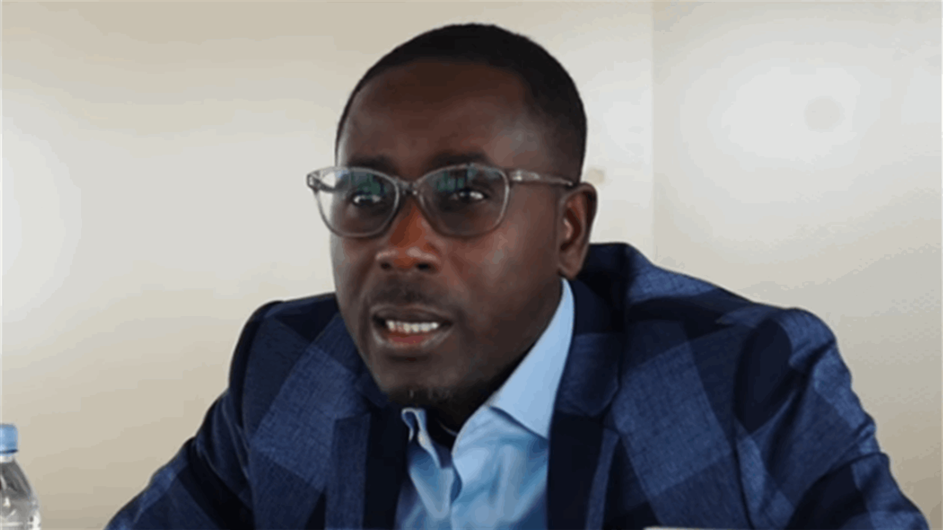 بعد إضرابه عن الطعام... إدخال صحافي سنغالي مسجون إلى المستشفى