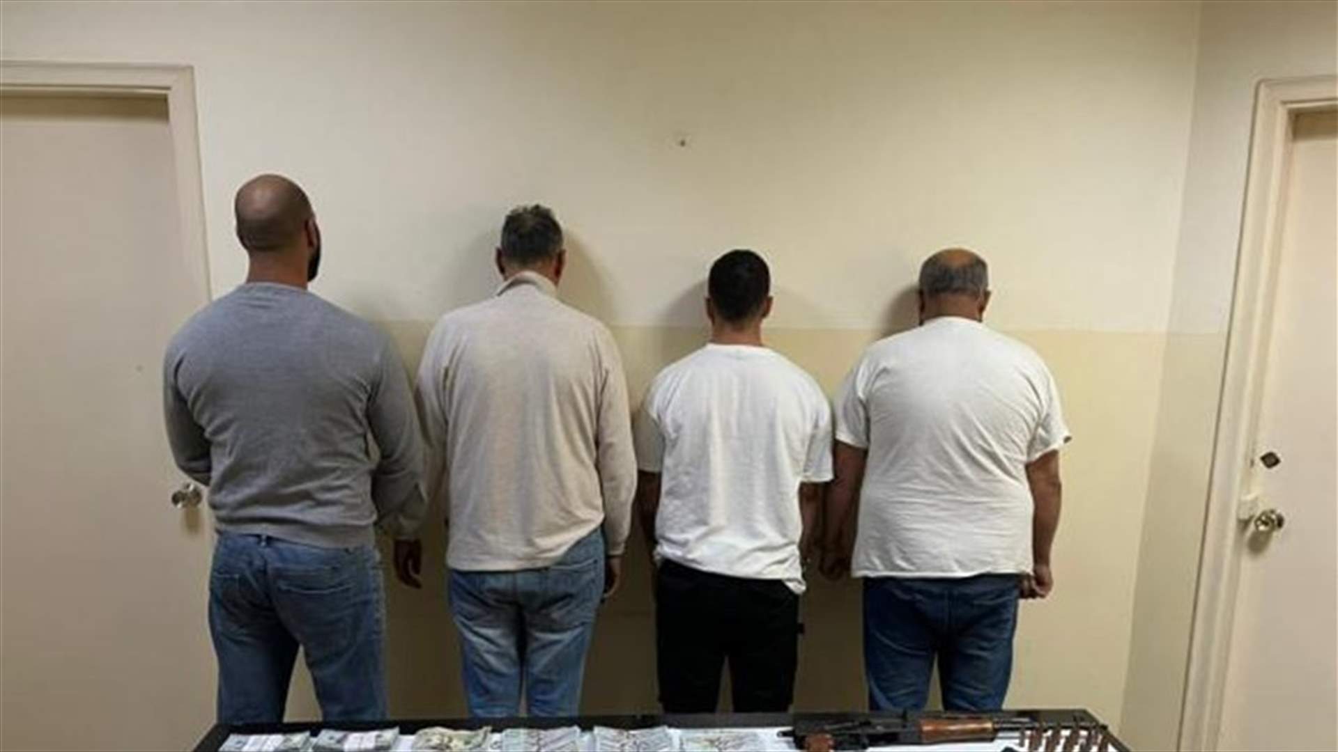 بعد قيامه بسرقة مبلغ مليوني دولار وتواريه عن الأنظار عدّة أشهر... شعبة المعلومات توقفه وأشخاص أخرين