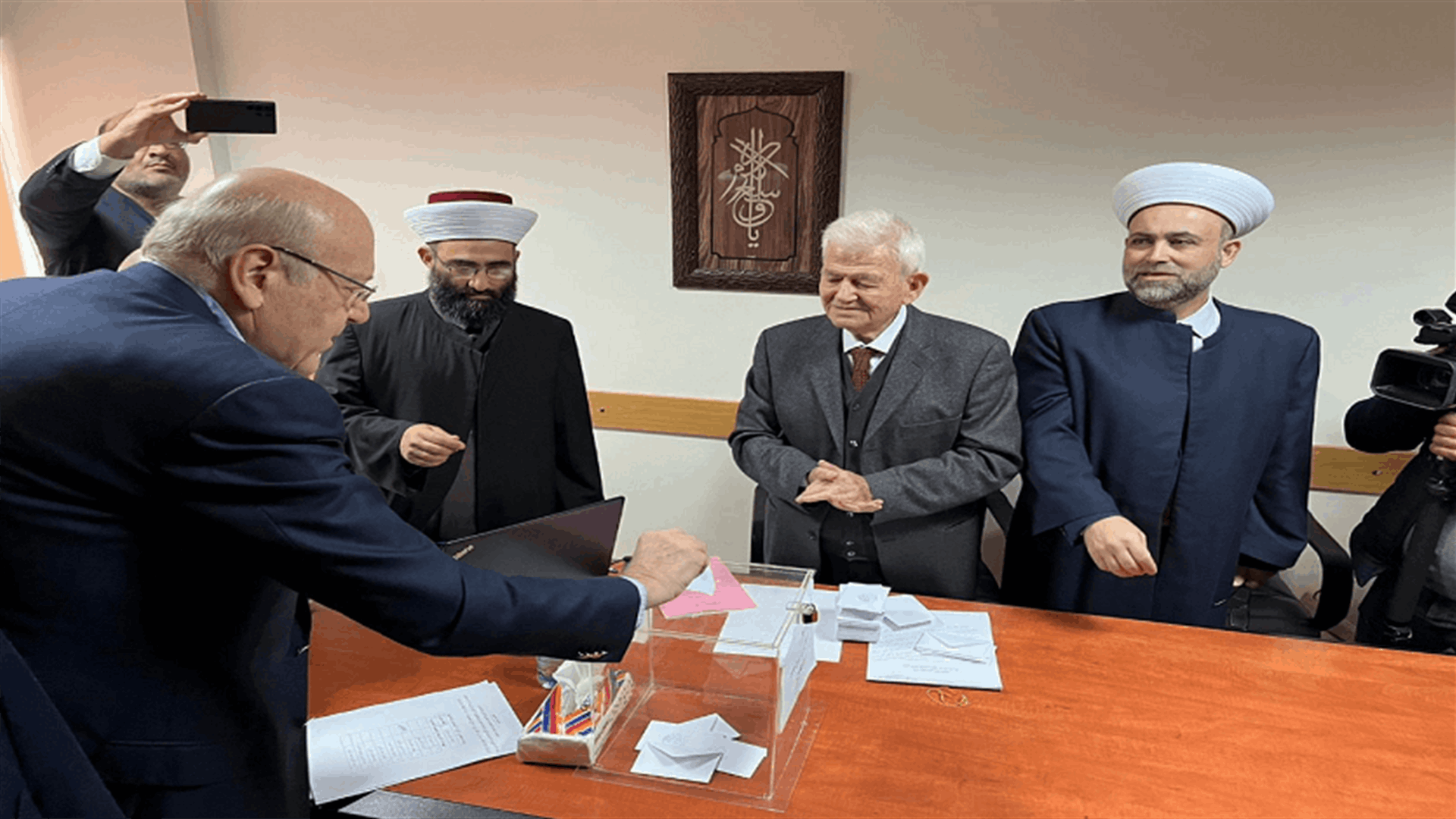 ميقاتي أدلى بصوته في انتخابات مفتي طرابلس: لا تدخلات سياسية ولا اصطفافات والتنافس من أجل الخير